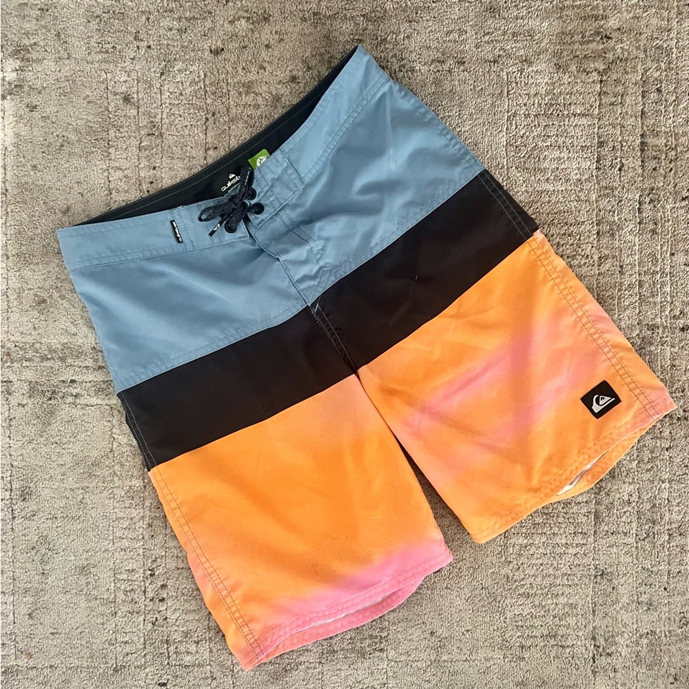 QUIKSILVER Blue and Orange Gradient Boys Board Shorts Size Large (27)